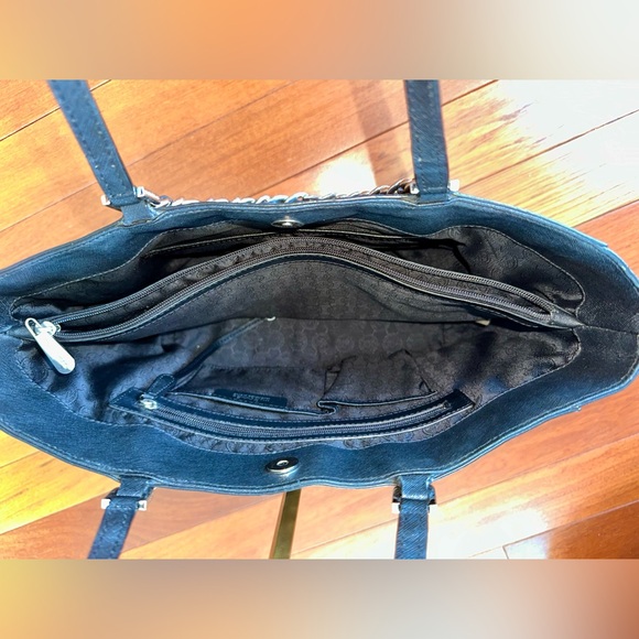 Michael Kors Black Tote in Saffiano Leather with Silver Chain. Great condition! - Picture 11 of 11
